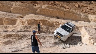 שיפוע צד וכמעט התהפכתי בטויוטה לנדקרוזר [upl. by Lonne128]