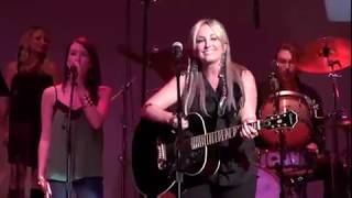 Lee Ann Womack – Im a Honky Tonk Girl Live [upl. by Bluh218]