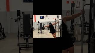 Elevação lateral unilateral com halteres ombro academia shorts shortsvideo [upl. by Martelli]