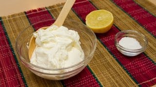 Como Hacer Sour Cream o Crema Agria [upl. by Eellac920]