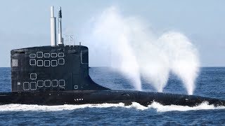 US Massive Submarine Diving Like a Whale in Middle of the Ocean [upl. by Boudreaux700]