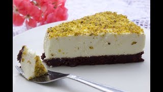 Cheesecake al pistacchio  Ricetta [upl. by Ellehsad839]