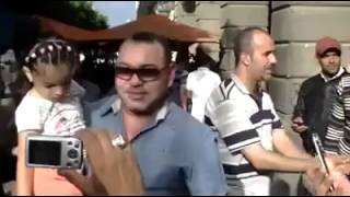 Le Roi Mohammed VI dans les rues de Tunis 2 [upl. by Amairam905]