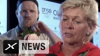 Photobomb Tanzbär crasht Interview mit Silvia Neid  Fußball  Olympische Spiele Rio 2016 [upl. by Stannfield]