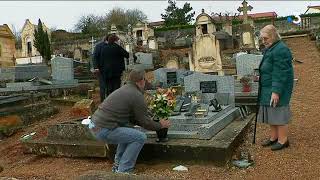 Tombes dégradées au cimetière de Ligugé 86 [upl. by Hitchcock]