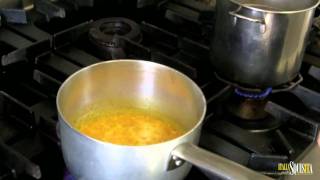 Video ricetta il risotto alla milanese [upl. by Hodosh]