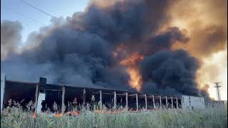 Vasto incendio in zona Bellavista a Taranto in fiamme un deposito  video 5 [upl. by Cormier]