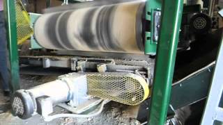 Cross belt separator used in pallet recycling [upl. by Janifer]