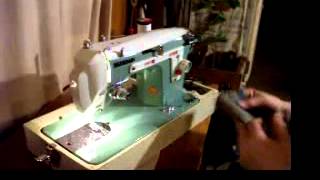 Beautiful Janome New Home Manual Zigzag Sewing Machine [upl. by Bokaj]