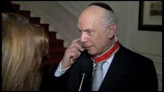 Rabbi A Schneier riceve la Stella al Merito della Solidarietà Italiana [upl. by Senzer23]