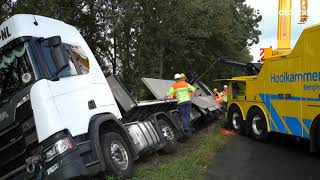 Vrachtwagen met betonelementen in vangrail op A28 [upl. by Aimat]