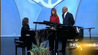 Hershey Felder  quotGeorge Gershwin Alonequot  ABC7 Chicago [upl. by Aneert]