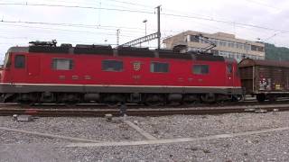 SBB Re 66 quot11670 Affoltern am Albisquot fährt von Thun ab mit Güterzug 270411 [upl. by Inilahs]