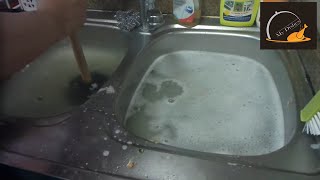 حل مشكلة انسداد حوض المطبخ بحركة واحدة  تسليك الحوض  Unclog a Kitchen Sink in Seconds [upl. by Ingemar82]