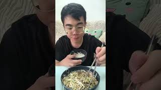 吃豆芽炒肉 china people eating food videos [upl. by Penman38]