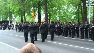 Aankomst Vaandelwacht dodenherdenking Militair Ereveld Grebbeberg 2012 [upl. by Leuqer]