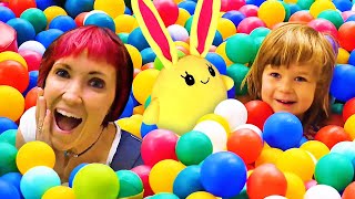 Eine Mami für Lucky Bianca und Mama sind im Freizeitpark Kinder Videos auf Deutsch [upl. by Rooney91]