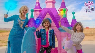 GIANT PRINCESS CASTLE Elsa Teaches Twins Kate amp Lilly Magic [upl. by Yttam]