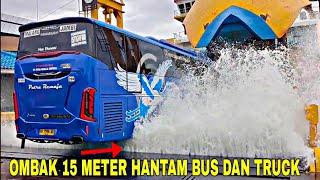 CUACA BURUK❗OMBAK BESAR HANTAM TRUCK DAN BUS DI PELABUHAN MERAK [upl. by Rebme807]