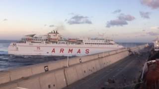 Un ferry de Naviera Armas choca contra el muelle Nelson Mandela en el Puerto de Las Palmas [upl. by Constantine]