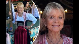 Uschi Glas verrät auf dem Oktoberfest Ihr Dirndl passt ihr seit 50 Jahren【Nachricht】 [upl. by Giesser]