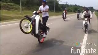 Wheelie ex5 kumpulan dekwanutaqa [upl. by Anallij392]