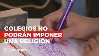 Por qué ordenaron a colegios abstenerse de imponer una religión particular en Colombia [upl. by Claudell]