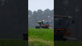 Une dameuse PistenBully épand l’engrais en conditions difficiles 🌧️dameuse agriculture engrais [upl. by Odicalp]