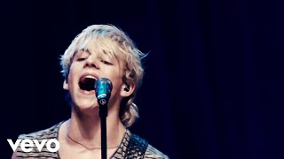 R5  Counting Stars Live In London ft The Vamps [upl. by Ennyl]