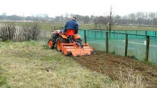 Kubota B7000 aan het frezen [upl. by Natalie]