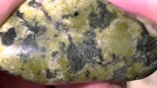 Nephrite Jade Nefrita Ca2 MgFe5OHFSi4O112 [upl. by Shulamith]