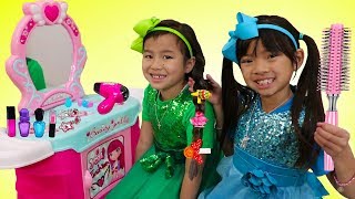 Emma amp Jannie Pretend Play w Hair Styling Beauty Salon amp Cute Kids Hair Styles Toys [upl. by Arty]