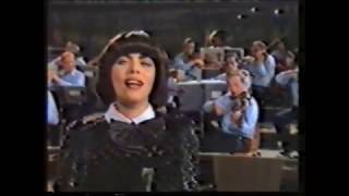 1983 Petit Papa Noël Mireille Mathieu Auzug Extrait [upl. by Nauqes]