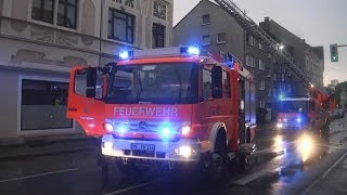 FASSADENEINSTURZ  SKULPTUR AUF GEHWEG GESTÜRZT  FEUERWEHR HILDEN IM EINSATZ [upl. by Nniw]