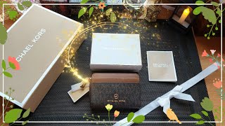 unboxing video ✨Michael Kors Wallet Luxury Designer Bag Purse Unboxing 🎒👛 [upl. by Alfi]