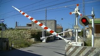 Spoorwegovergang Conversano I  Railroad crossing  Passaggio a livello [upl. by Halika]