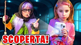 GIORGIA SCOPRE LA BEFANA CHE ENTRA DI NASCOSTO NELLA NOSTRA NUOVA CASA [upl. by Ainevuol78]