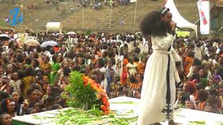 Timnit Welday ትምኒት ወላይ  Weni  ወኒ Live Stage Performance in Mekelle Ashenda 2018 [upl. by Christiano]