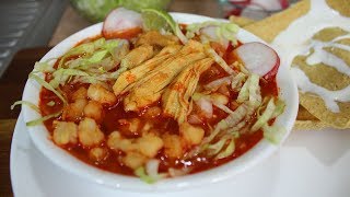 Pozole Rojo de Pollo Receta  Tips para que el maiz y la carne queden perfectos No pica [upl. by Bach757]