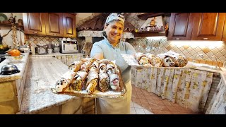 Cannoli siciliani con granella di nocciole granella di pistacchiocanditi e gocce di cioccolato [upl. by Nemsaj368]