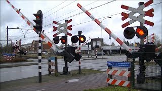 Spoorwegovergang Deurne  Dutch railroad crossing [upl. by Sylvanus]