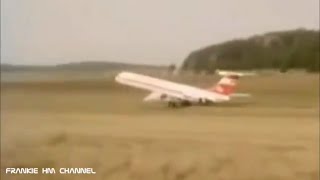 Epic grass runway landing  Airplanes landing on unpaved runway [upl. by Hsoj]