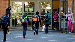 Con nuevas medidas de seguridad el Distrito Escolar de Fort Bend inicia clases [upl. by Fesuoy]