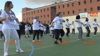 REBIBBIA LE DETENUTE BALLANO IL FLASH MOB PER IL PAPA [upl. by Pauly]