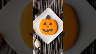 Want to learn how to decorate Halloween cookies Online class is now available on Etsy Link in bio [upl. by Aillimat833]