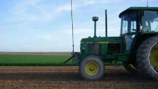 John Deere 4755 et 2140 aux semis de betteraves [upl. by Raddy192]