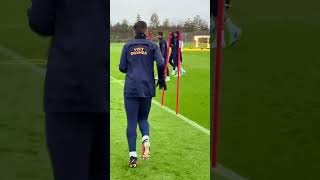 Beraldo já chegou impressionando no treino 🎥 PSG [upl. by Ahsiliw]