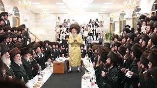 Rav Elimelech Biderman on a Tish with Hassidim Tzanzרבי אלימלך בידרמן בטיש עם חסידי צאנז תשפquotד [upl. by Goldia749]