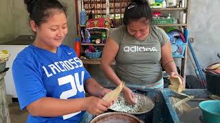 Preparando tamalitos de chipilin [upl. by Ahsai]