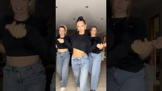 Qui danse le mieux 🤔 shortvideo [upl. by Lizzy]